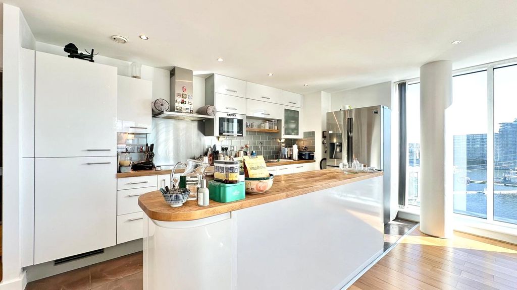 Property photo 3 of 21 Picture No. 14