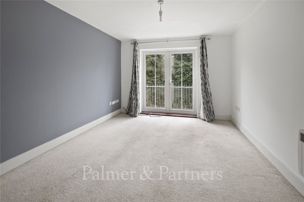 Property photo 3 of 6 Lounge