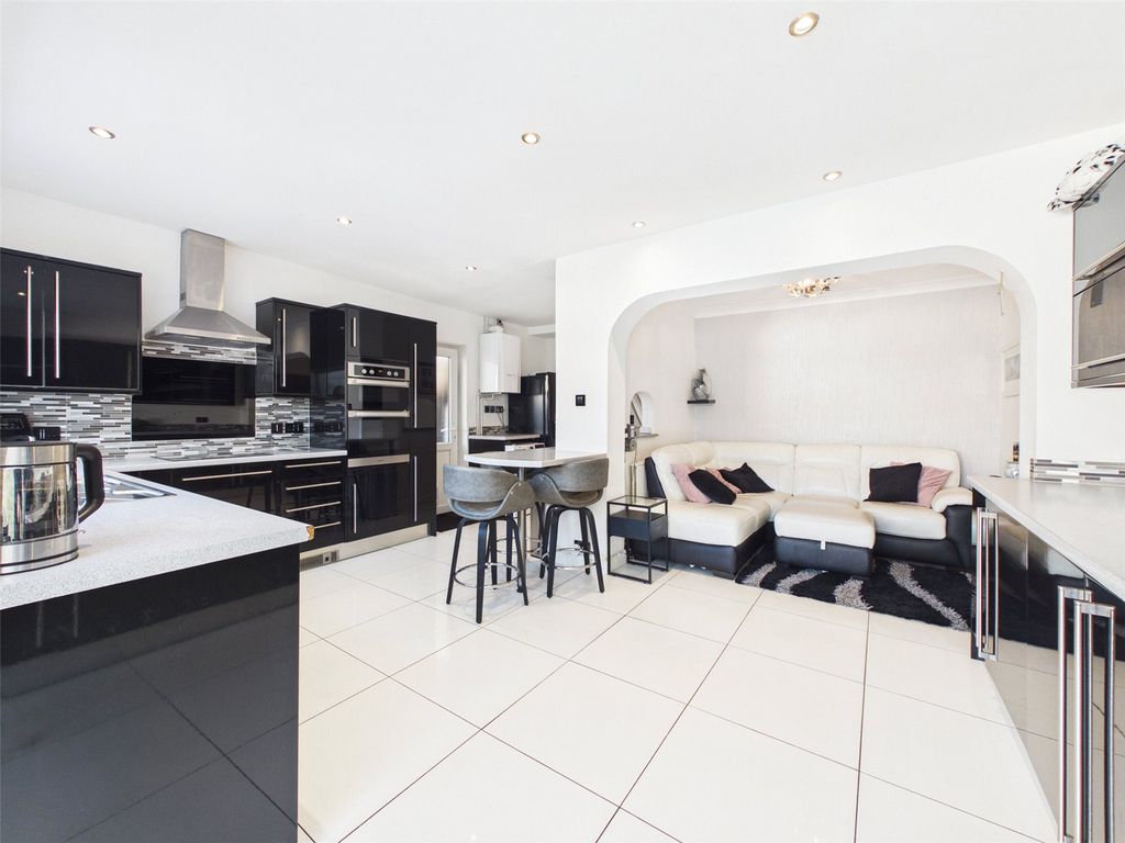 Property photo 2 of 21 Picture No. 18