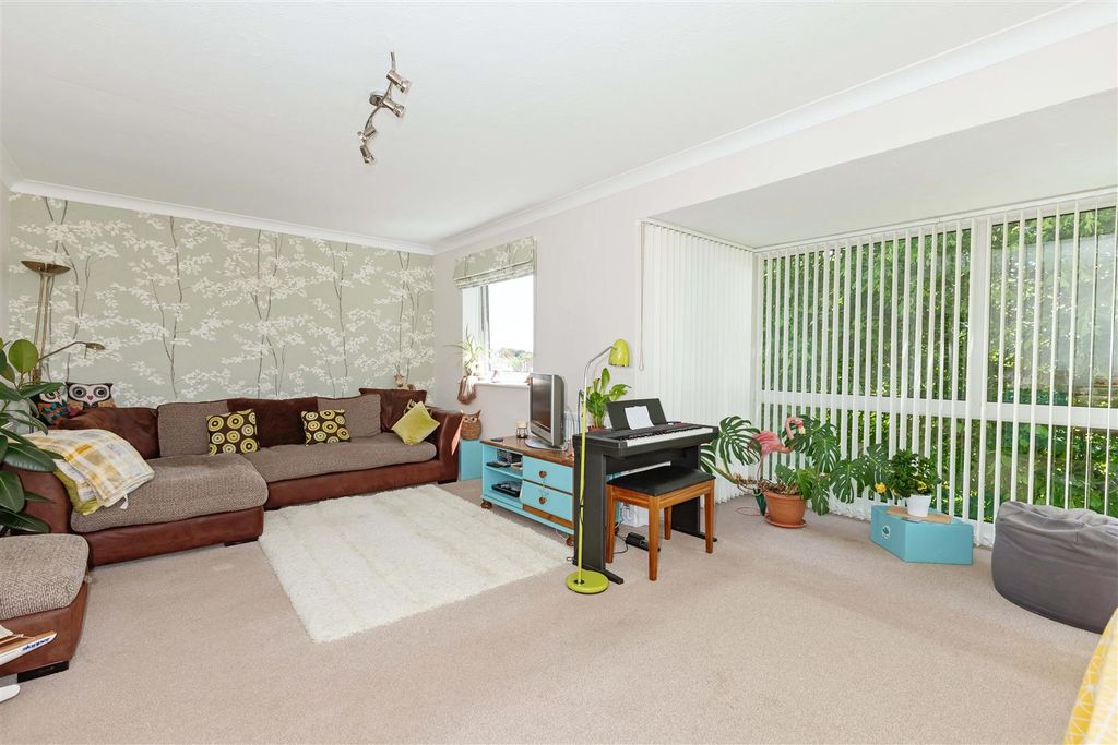 Property photo 2 of 16 11 Meadowside_15.Jpg
