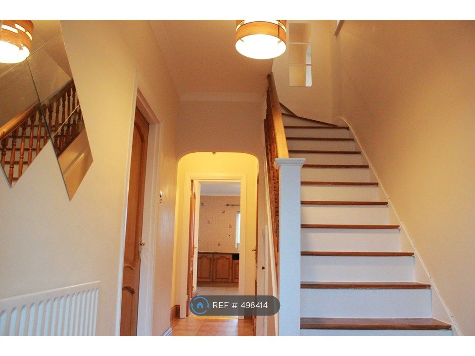 Property photo 3 of 27 Entrance Hallway