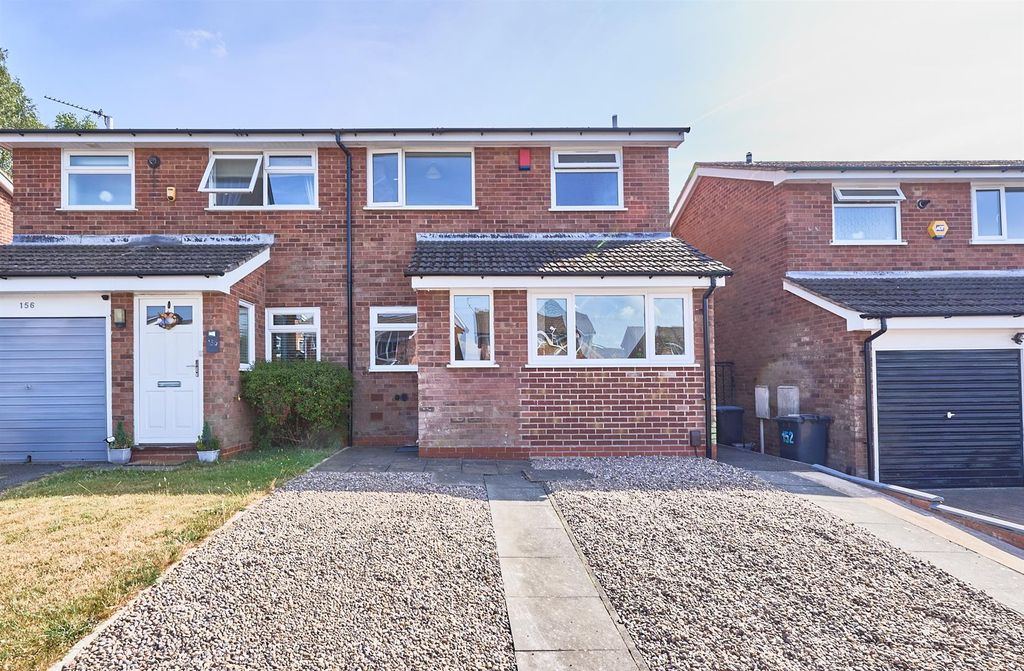 Property photo 1 of 12 Charnwood Road_3.Jpg