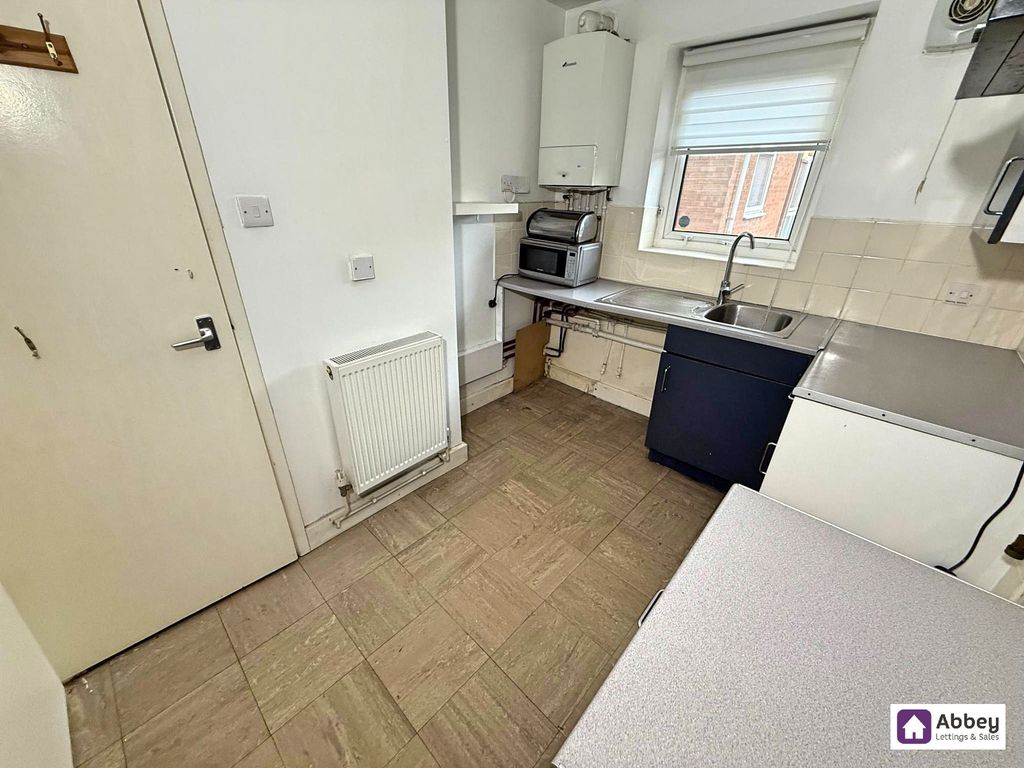Property photo 3 of 6 Kitchen
