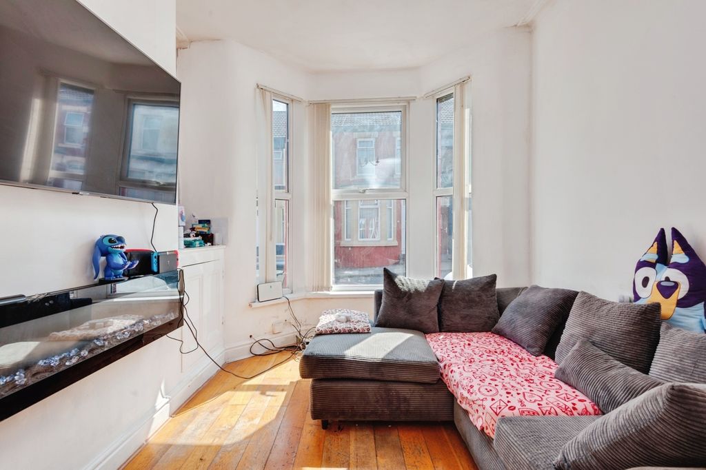 Property photo 3 of 17 Pbox-Img.Jpg