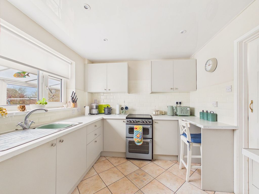 Property photo 3 of 15 Kitchen