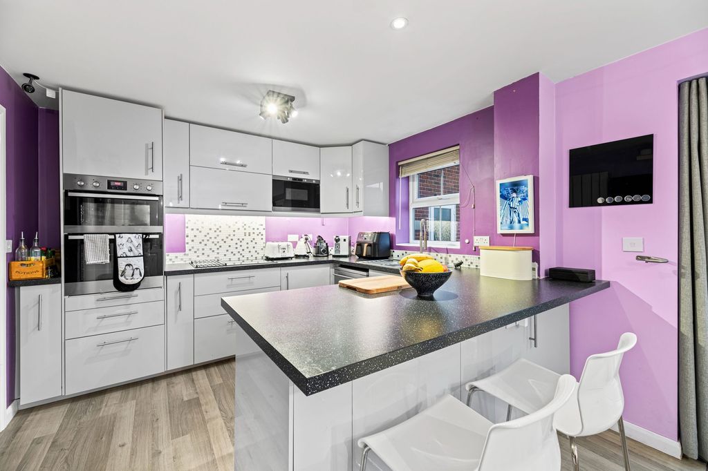 Property photo 3 of 22 Kitchen