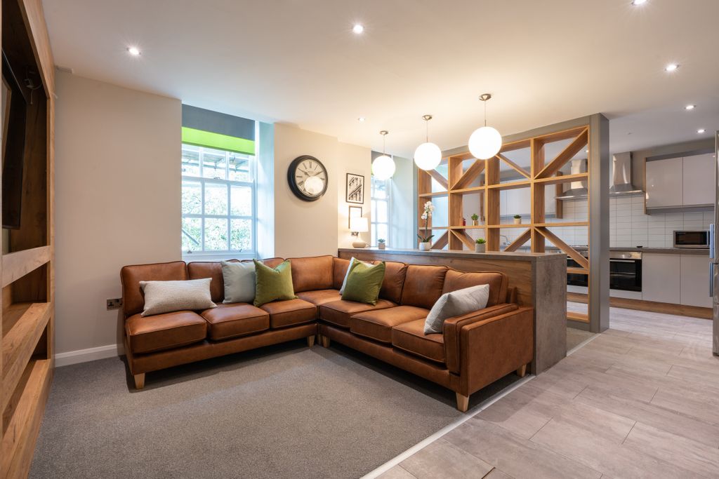 Property photo 1 of 23 Jesmond View A Flat 6 Living Room 1