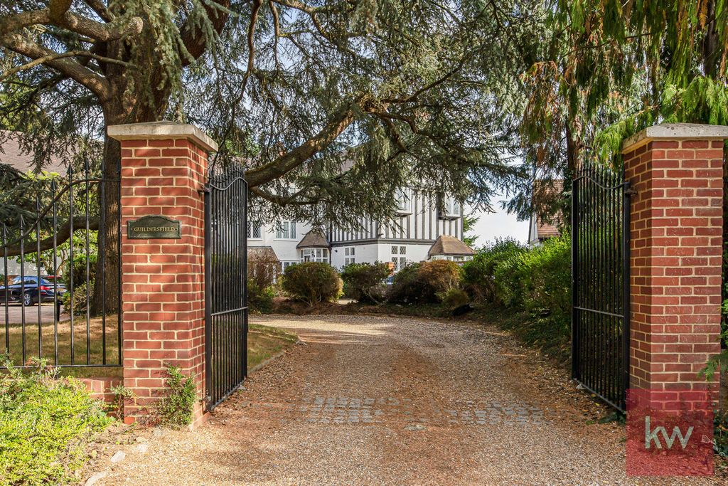 Property photo 2 of 32