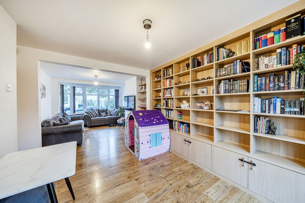Property photo 2 of 20 1356611-16-68d2c1...