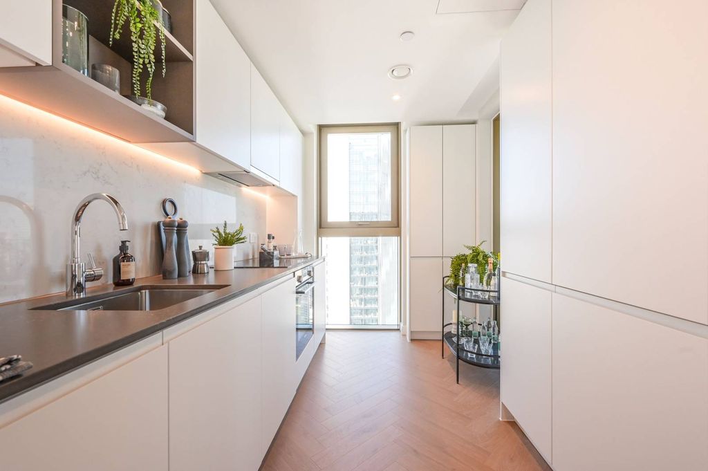 Property photo 2 of 27