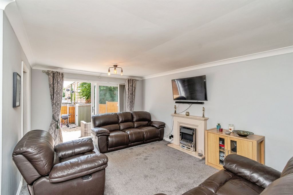 Property photo 3 of 17