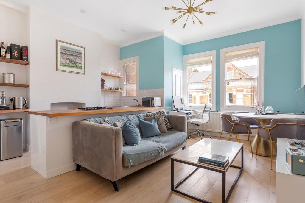 Property photo 3 of 10