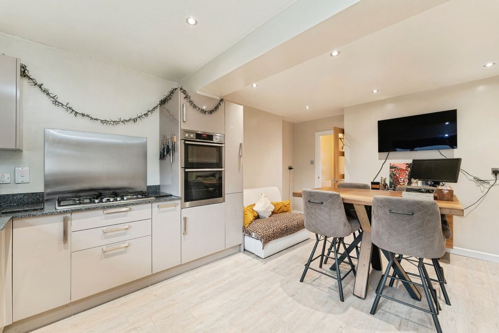 Property photo 3 of 16 Pbox-Img.Jpg