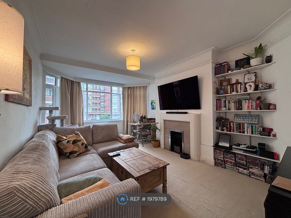 Property photo 1 of 10 Living Room