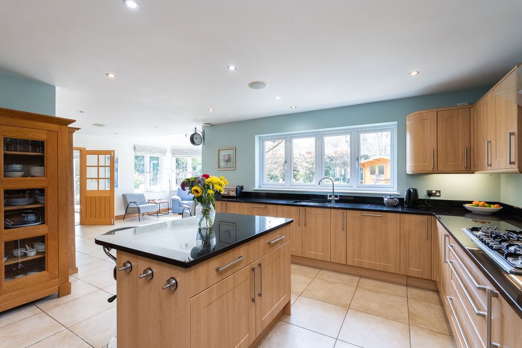 Property photo 3 of 24