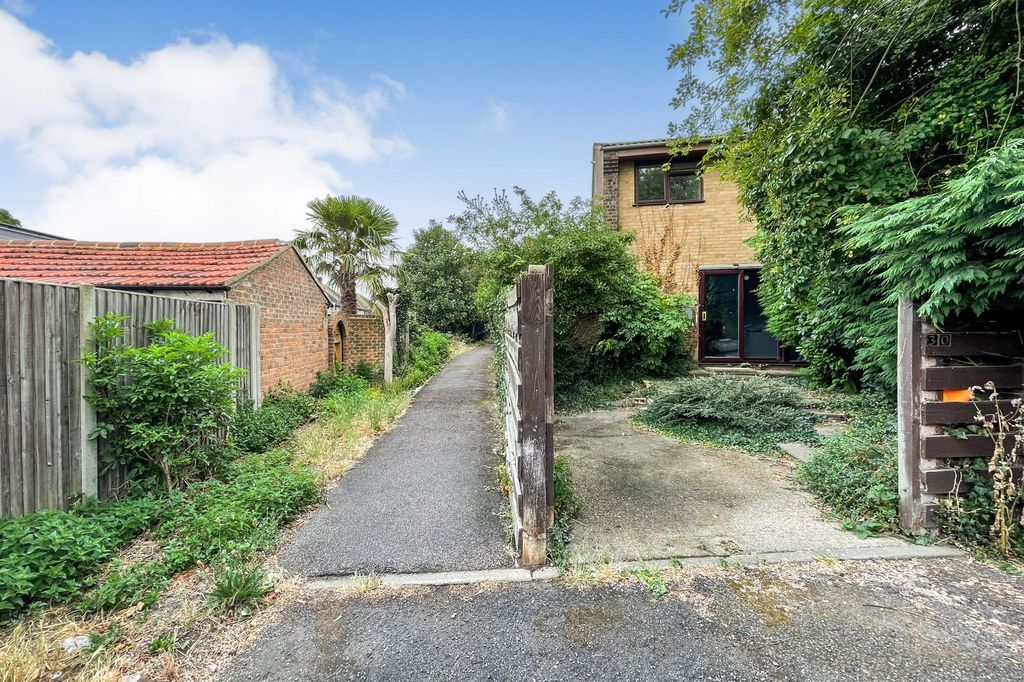 Property photo 3 of 10 Land Adjacent To 30 Panters, Hextable, Swanley, Br8 7Rw