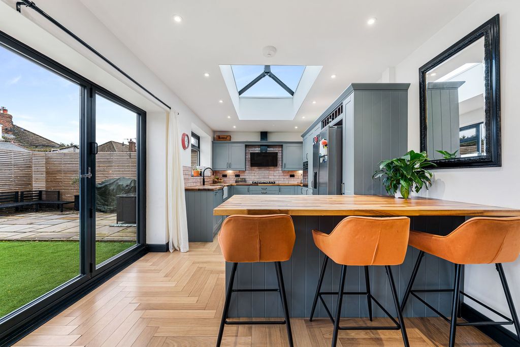 Property photo 2 of 30