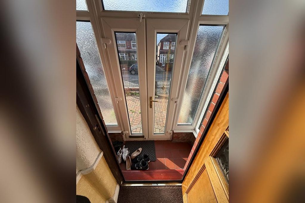 Property photo 3 of 19 Vestibule.Jpg