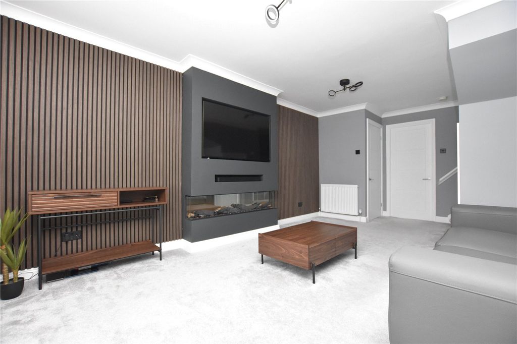 Property photo 2 of 16 Picture No. 11