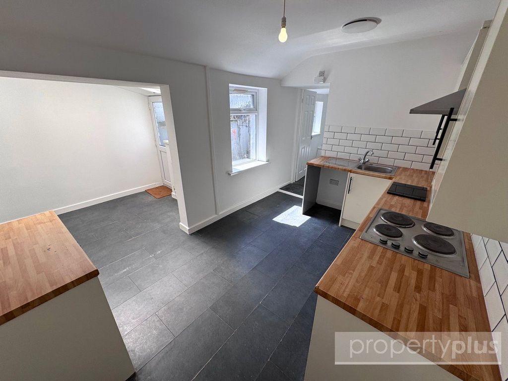 Property photo 2 of 17 Picture No. 13