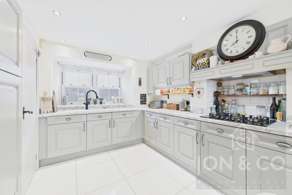 Property photo 3 of 25