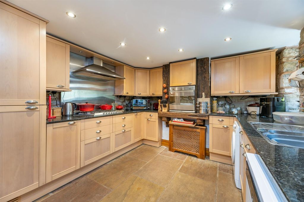Property photo 3 of 22 Kitchen