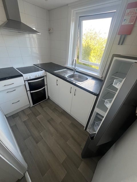 Property photo 2 of 6 Kitchen