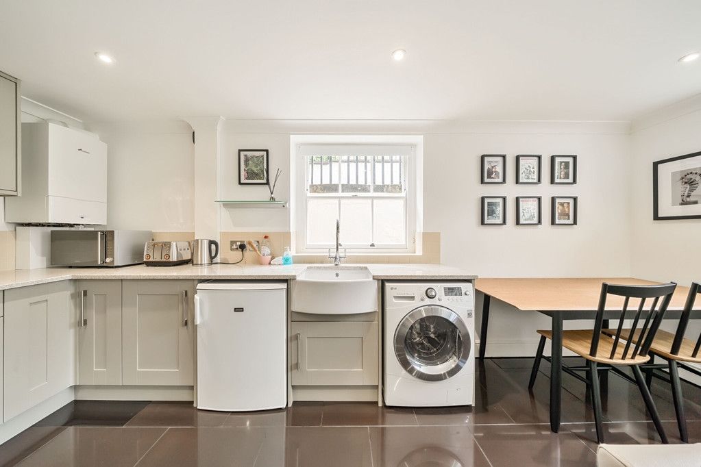 Property photo 3 of 19 Kitchen