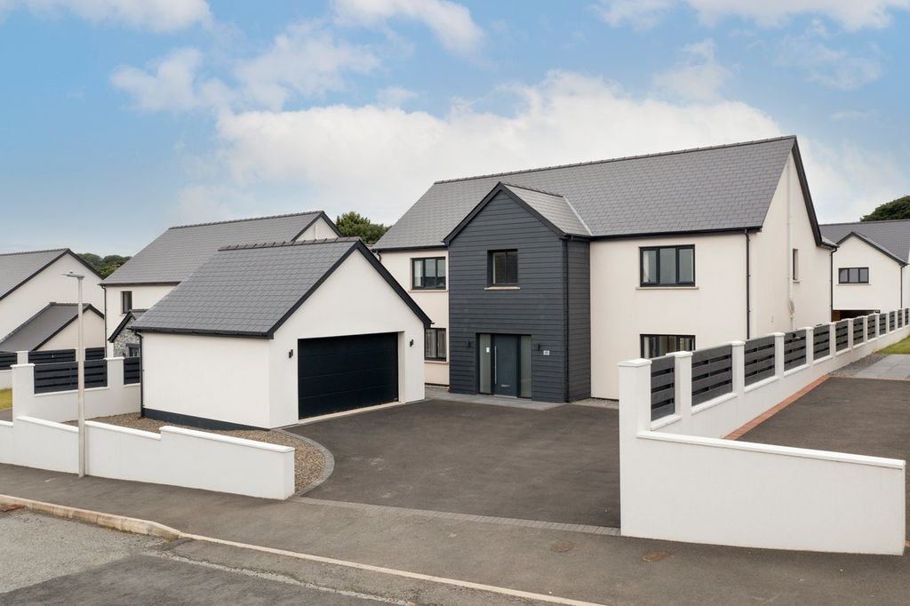Property photo 1 of 34