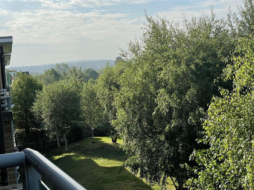 Additional image 17 of 2 bed flat for saleHighbury Drive, Leatherhead KT22
