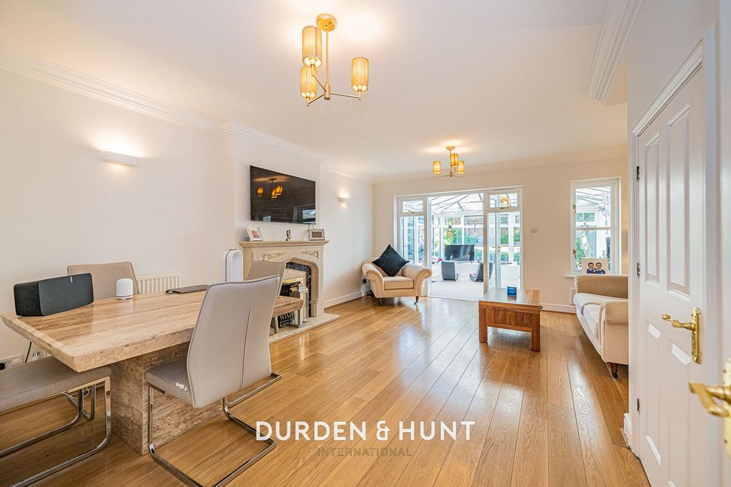 Property photo 2 of 33