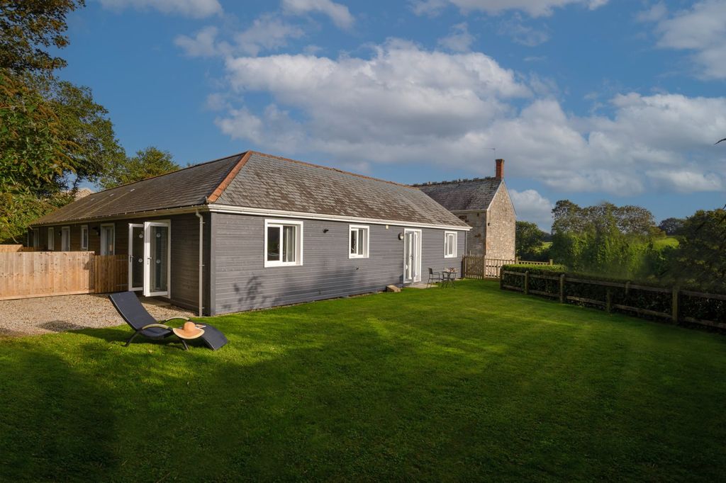 Property photo 3 of 28