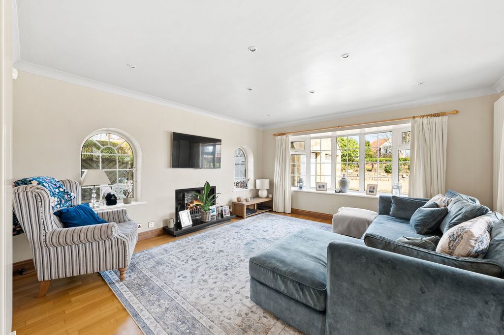 Property photo 2 of 46