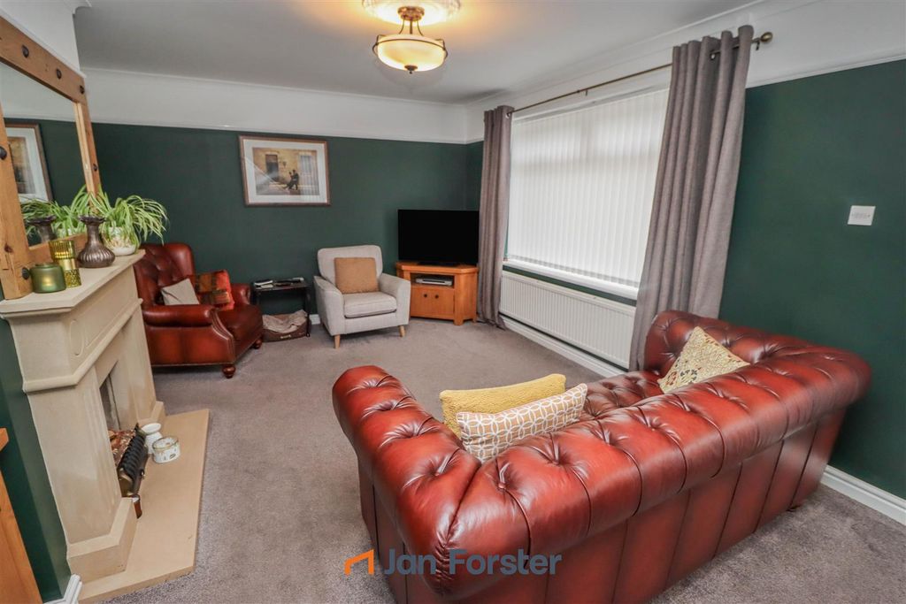 Property photo 2 of 20 Lounge