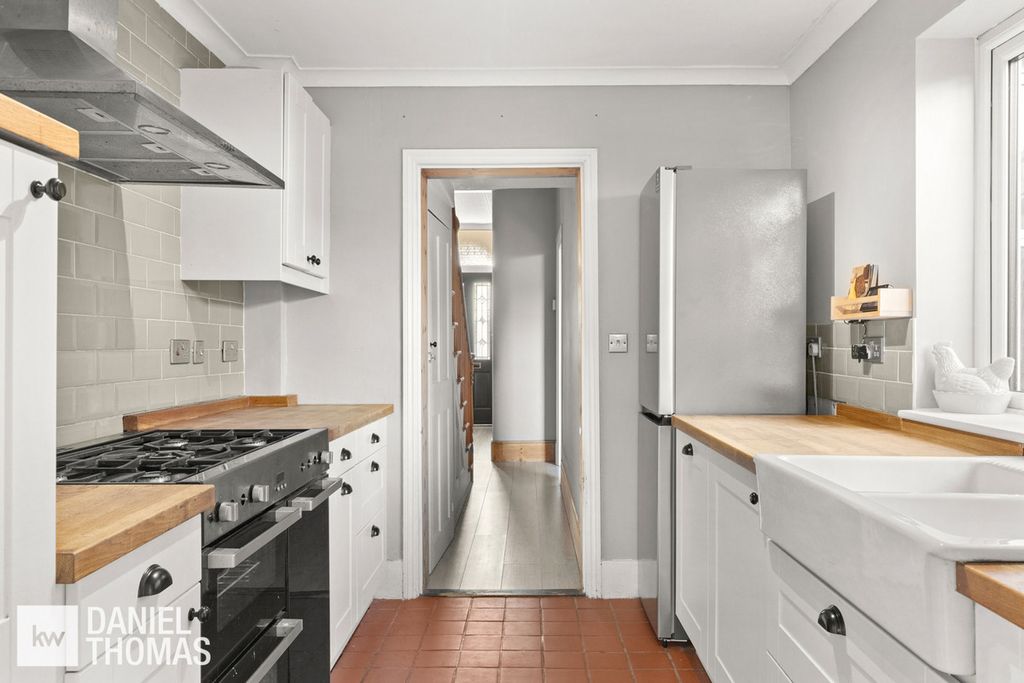 Property photo 3 of 25
