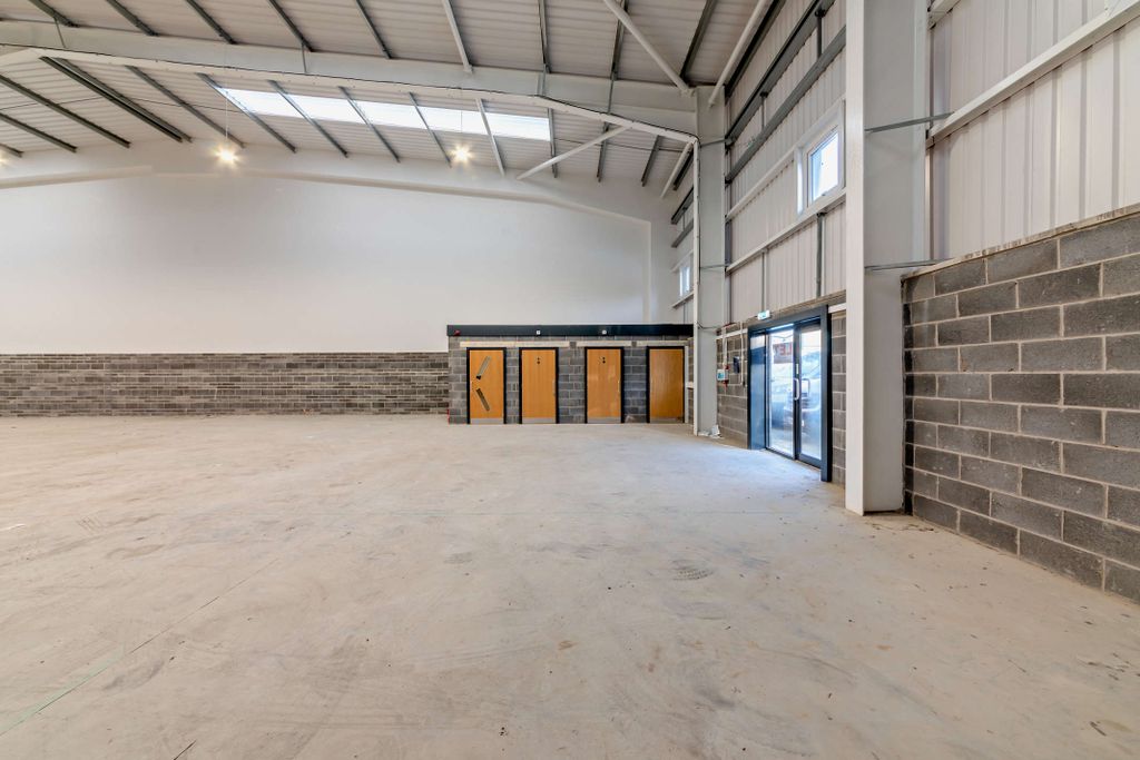 Property photo 3 of 12 8573016-Interior22-800