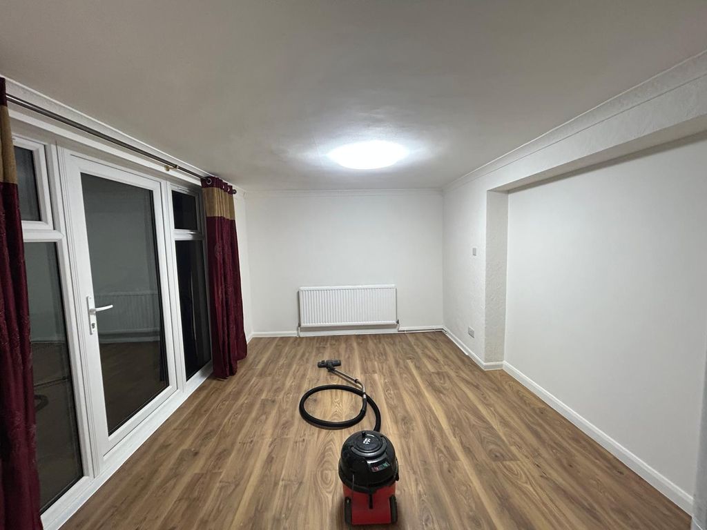 Property photo 3 of 12 Gallery