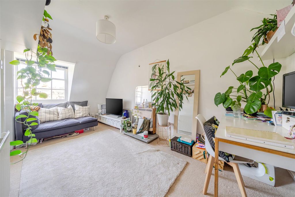Property photo 3 of 15 1492887-4-6A561E0B06d48.Jpg
