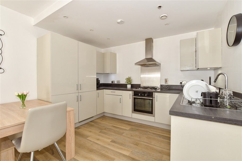 Property photo 2 of 4 Lounge/Kitchen