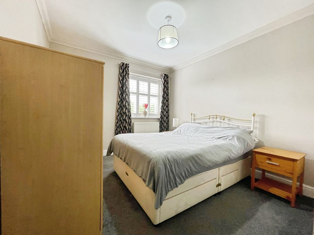2 bed flat for saleThe Strone, Apperley Bridge, Bradford BD10 photo 5
