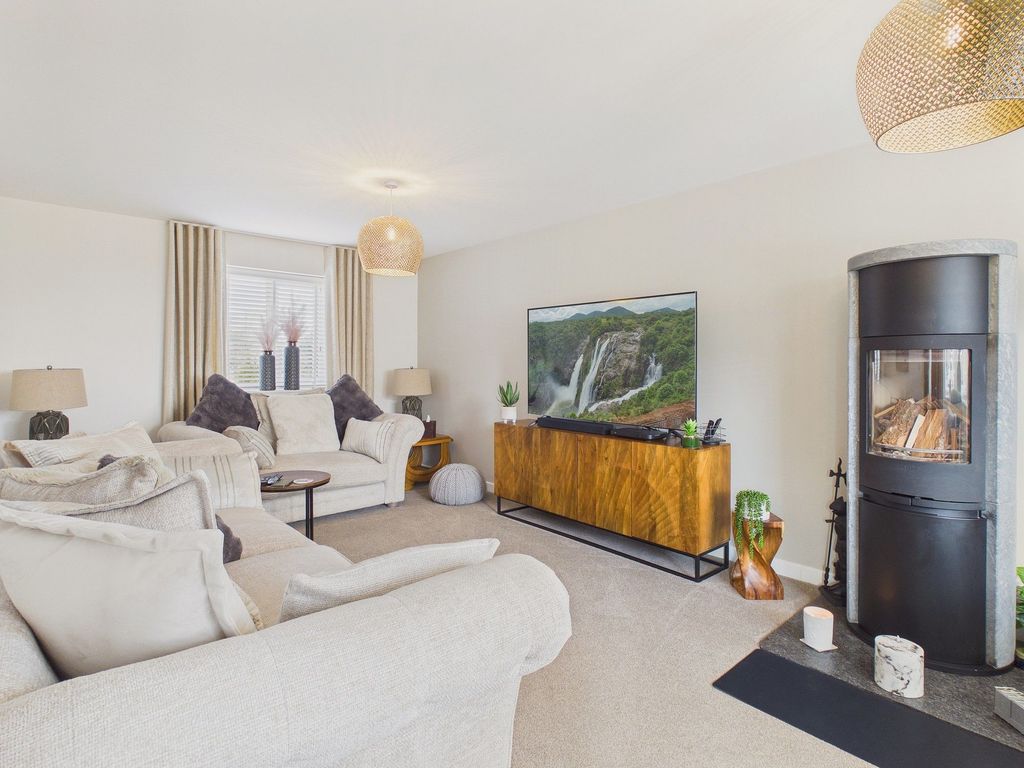 Property photo 2 of 15 Lounge