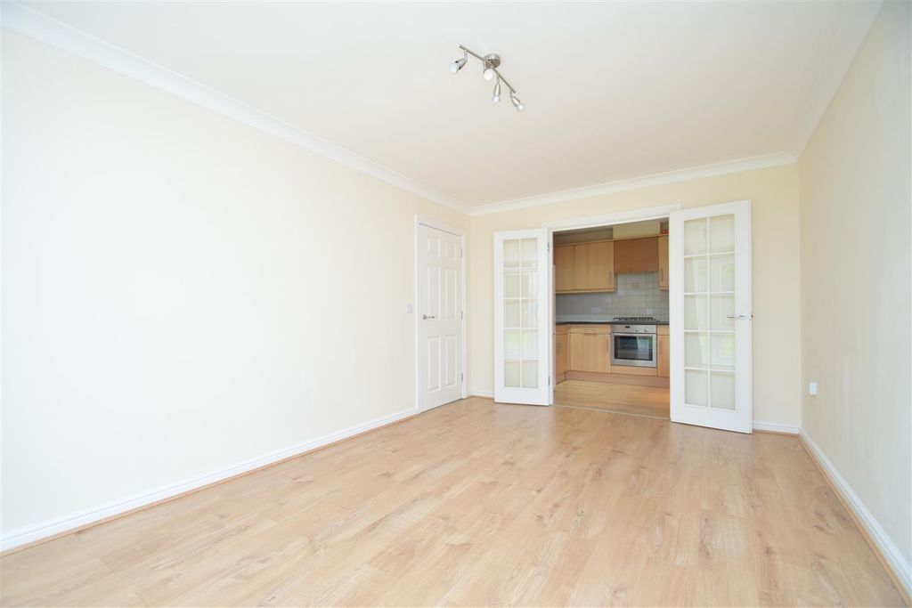 Property photo 3 of 10 Living Room