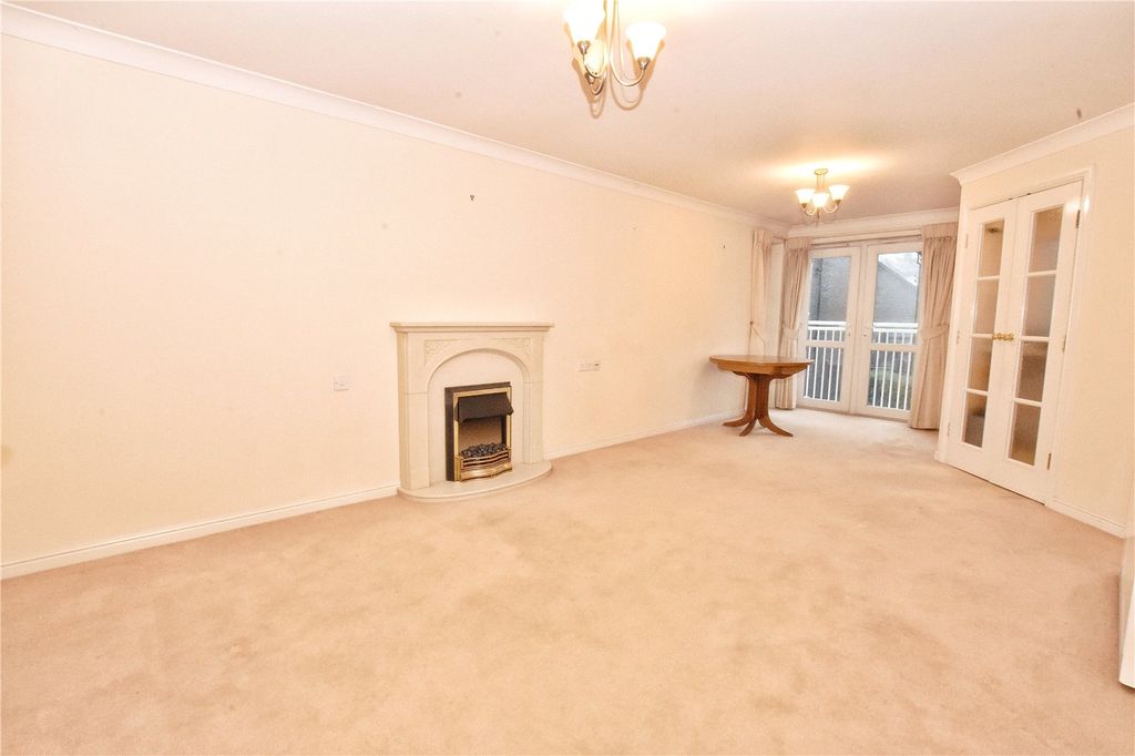 Property photo 2 of 13 Lounge