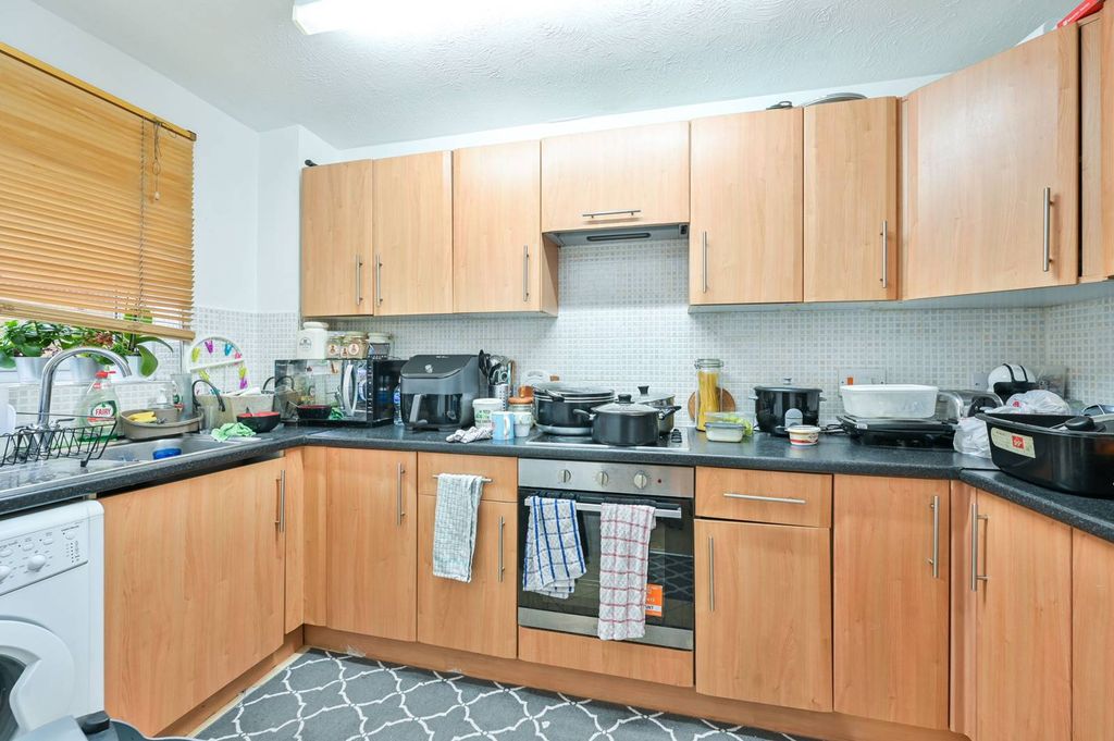 Property photo 3 of 6