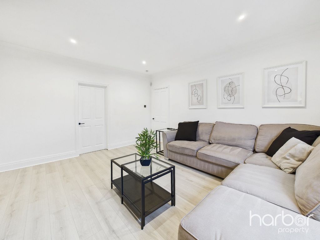 Property photo 3 of 16 4602475