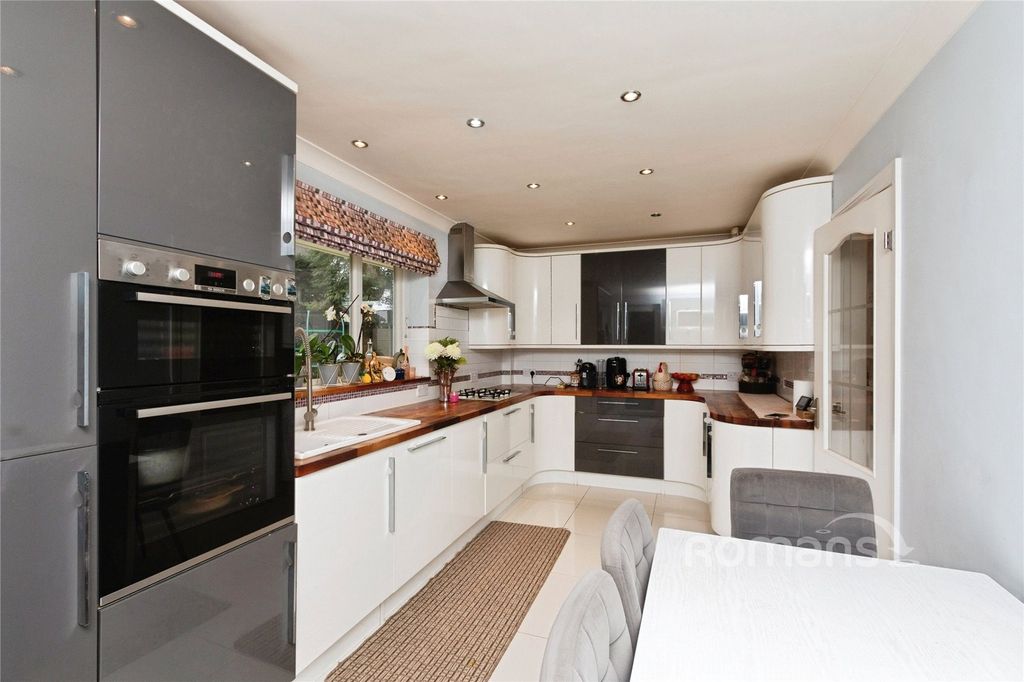 Property photo 2 of 14 Picture No. 28