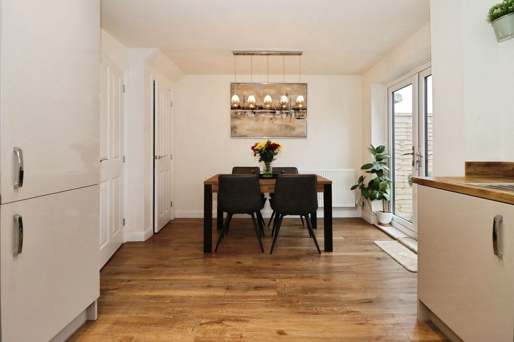 Property photo 3 of 17 Photo