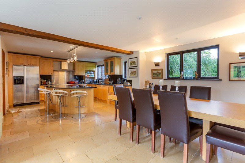 Property photo 3 of 11 Kitchen