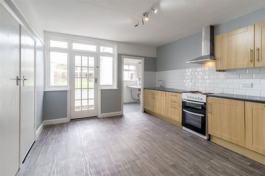 Property photo 2 of 10 Gold Street - Kitchen.Jpg