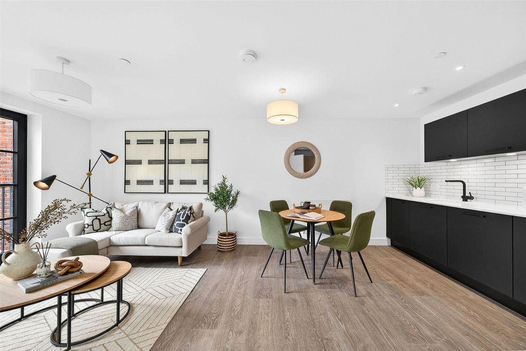 Property photo 3 of 13 Living/Kitchen